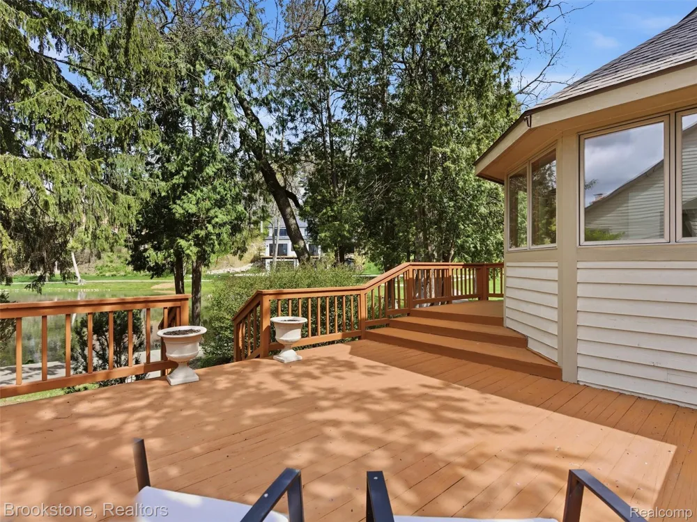 6512 White Lake Road Clarkston City, MI 48346