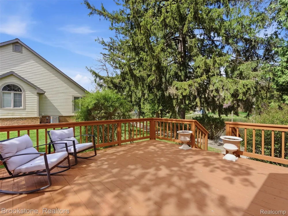 6512 White Lake Road Clarkston City, MI 48346