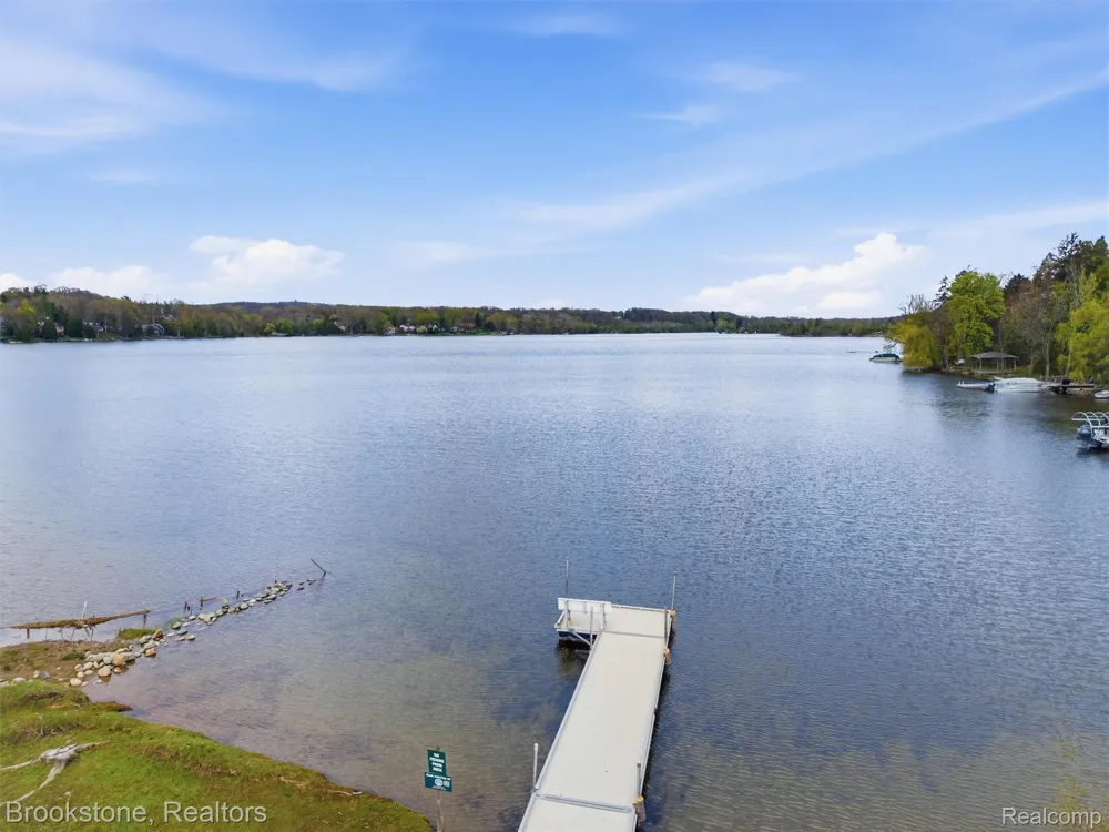 6512 White Lake Road Clarkston City, MI 48346