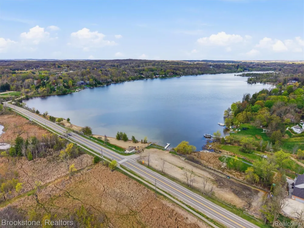 6512 White Lake Road Clarkston City, MI 48346