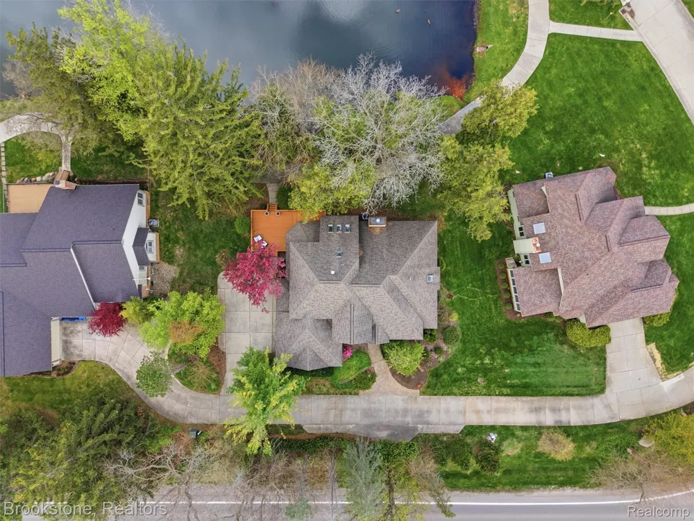 6512 White Lake Road Clarkston City, MI 48346