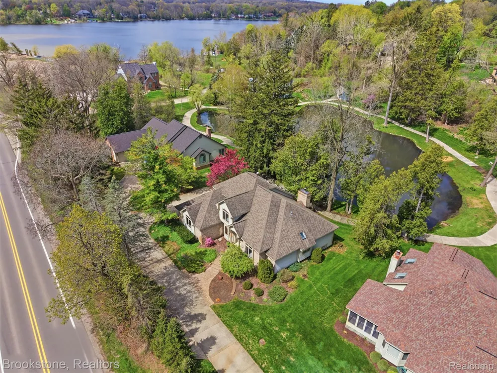 6512 White Lake Road Clarkston City, MI 48346