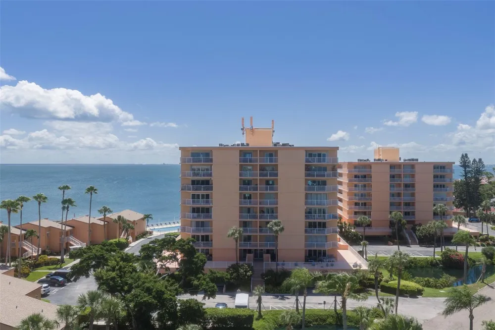 7430 SUNSHINE SKYWAY LANE S #405 St Petersburg, FL 33711