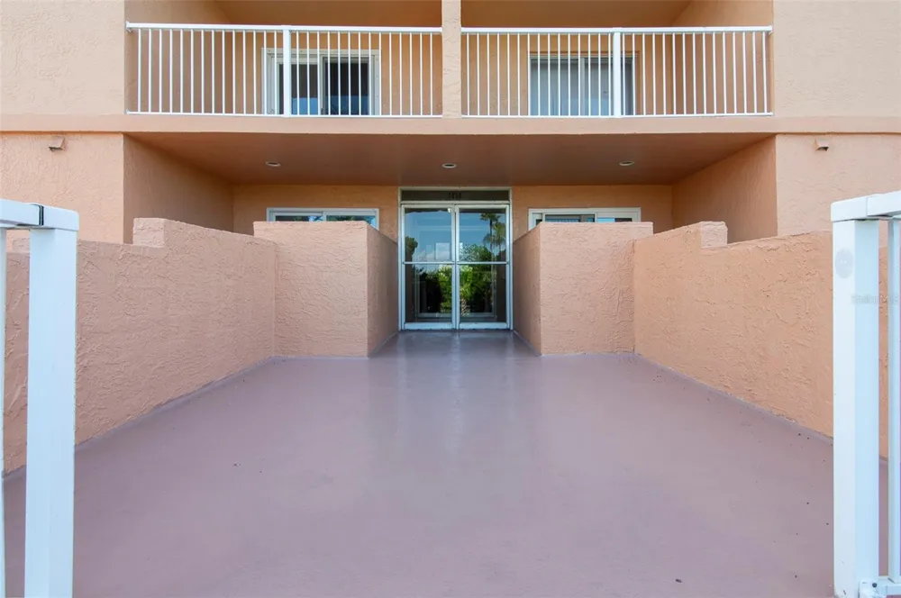 7430 SUNSHINE SKYWAY LANE S #405 St Petersburg, FL 33711