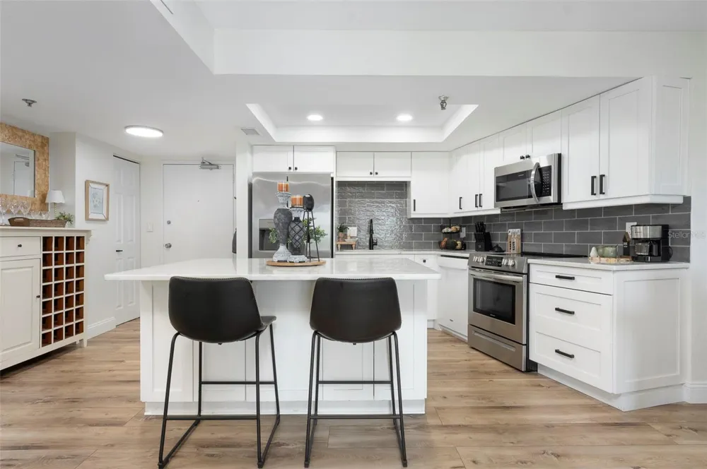 7430 SUNSHINE SKYWAY LANE S #405 St Petersburg, FL 33711
