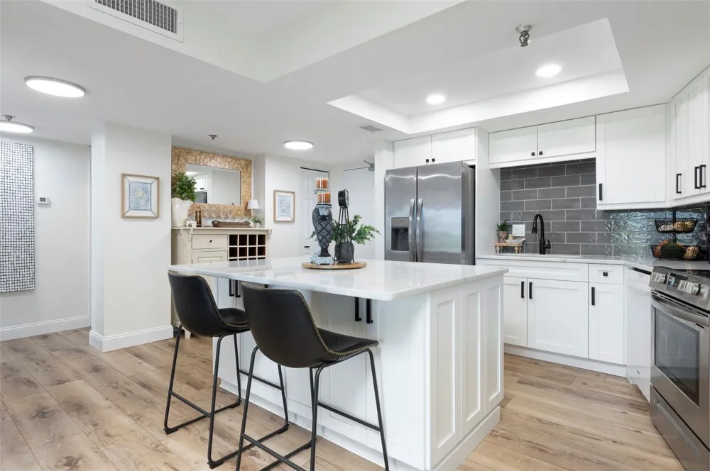 7430 SUNSHINE SKYWAY LANE S #405 St Petersburg, FL 33711
