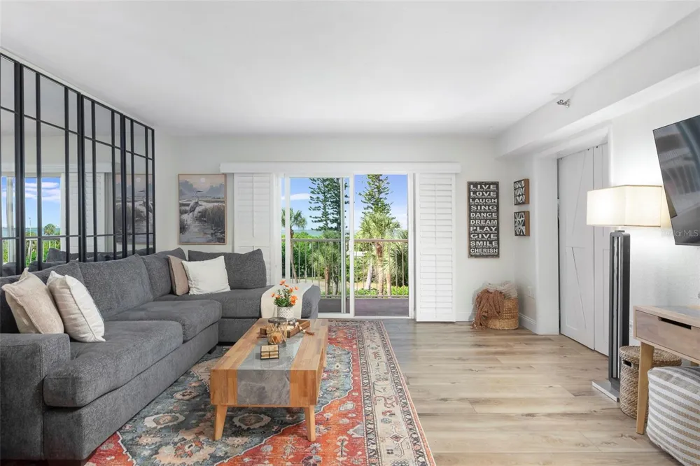 7430 SUNSHINE SKYWAY LANE S #405 St Petersburg, FL 33711
