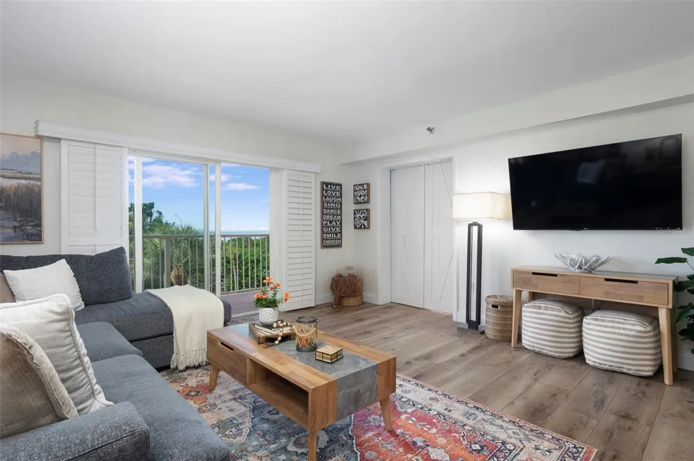 7430 SUNSHINE SKYWAY LANE S #405 St Petersburg, FL 33711