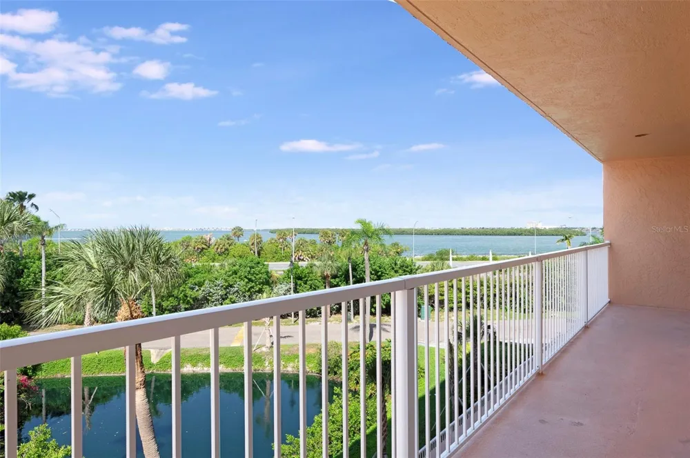 7430 SUNSHINE SKYWAY LANE S #405 St Petersburg, FL 33711