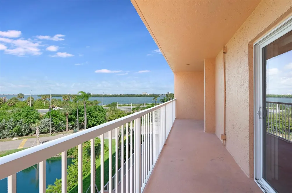 7430 SUNSHINE SKYWAY LANE S #405 St Petersburg, FL 33711