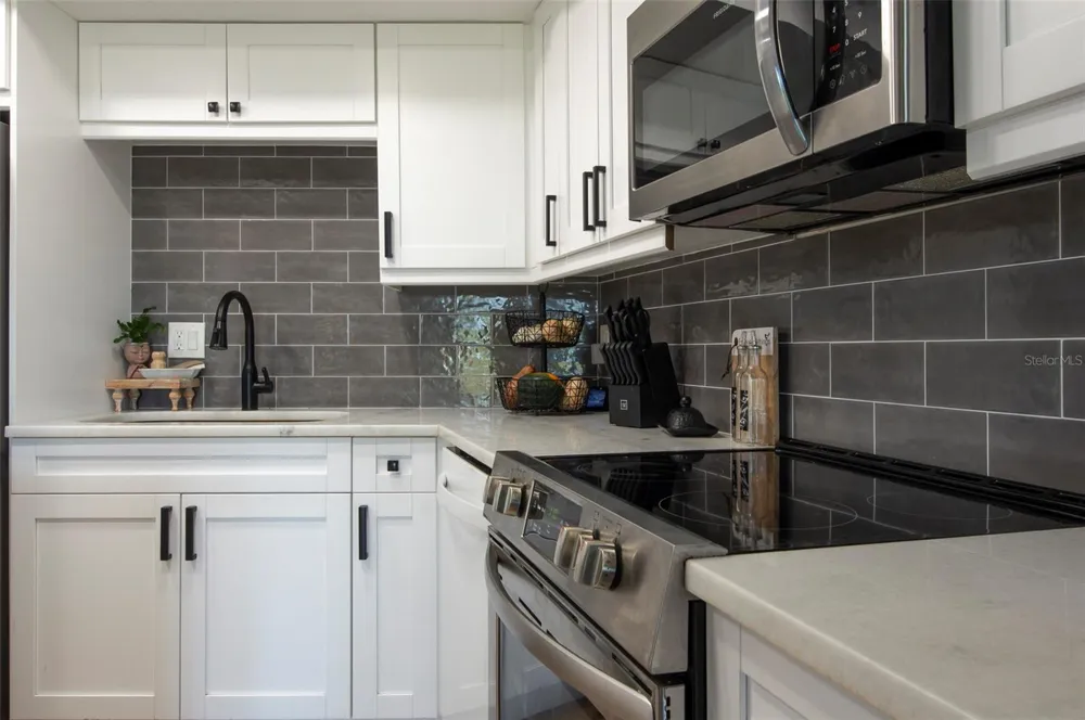 7430 SUNSHINE SKYWAY LANE S #405 St Petersburg, FL 33711