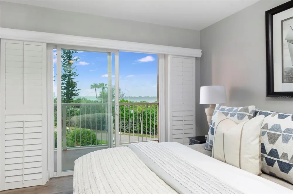 7430 SUNSHINE SKYWAY LANE S #405 St Petersburg, FL 33711