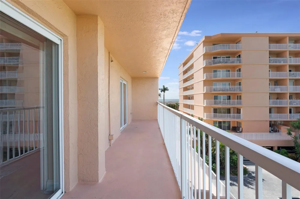 7430 SUNSHINE SKYWAY LANE S #405 St Petersburg, FL 33711
