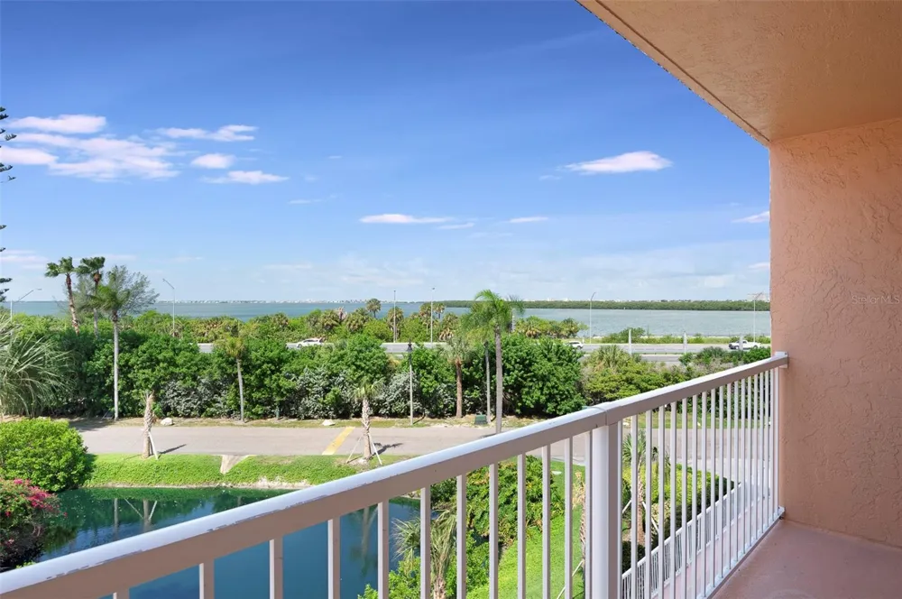 7430 SUNSHINE SKYWAY LANE S #405 St Petersburg, FL 33711