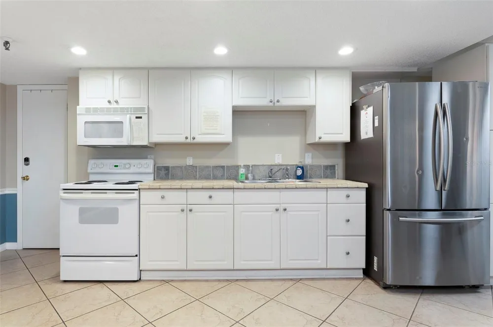 7430 SUNSHINE SKYWAY LANE S #405 St Petersburg, FL 33711