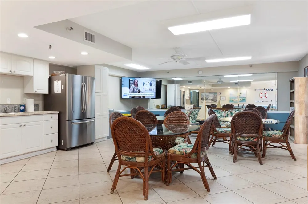 7430 SUNSHINE SKYWAY LANE S #405 St Petersburg, FL 33711