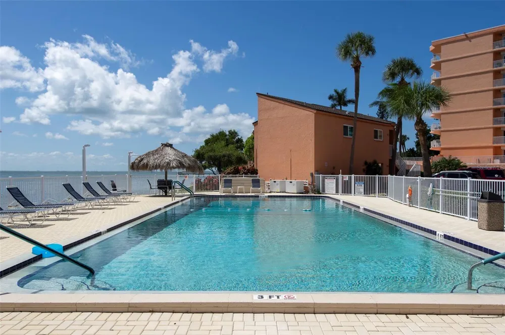 7430 SUNSHINE SKYWAY LANE S #405 St Petersburg, FL 33711