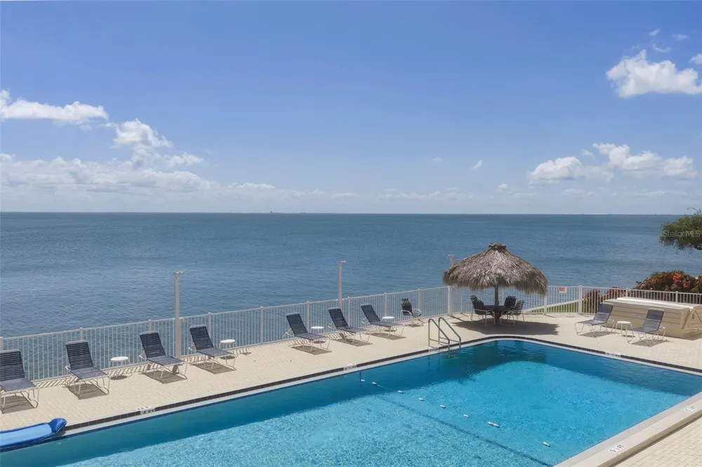 7430 SUNSHINE SKYWAY LANE S #405 St Petersburg, FL 33711
