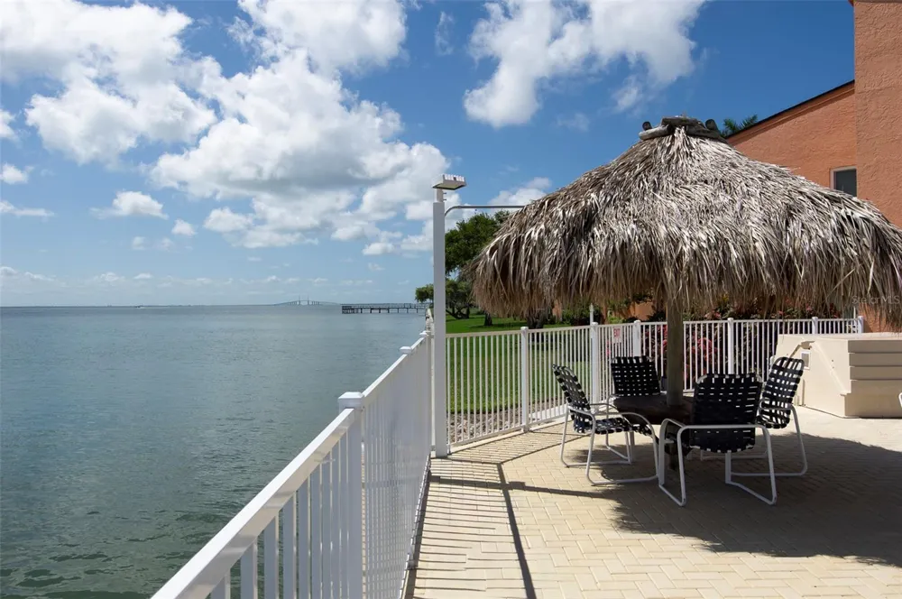 7430 SUNSHINE SKYWAY LANE S #405 St Petersburg, FL 33711