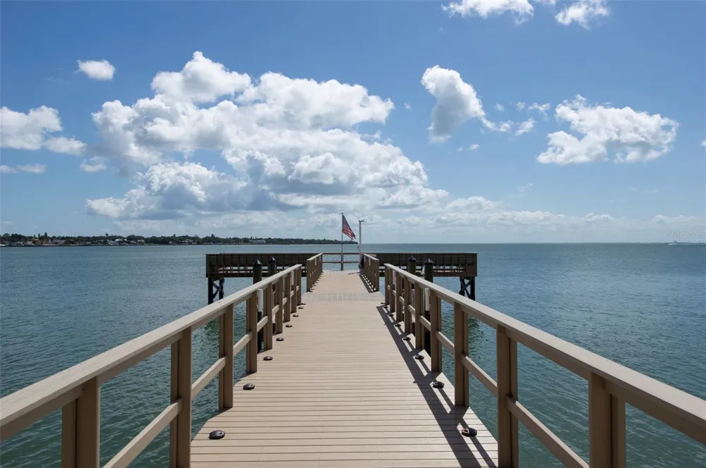 7430 SUNSHINE SKYWAY LANE S #405 St Petersburg, FL 33711