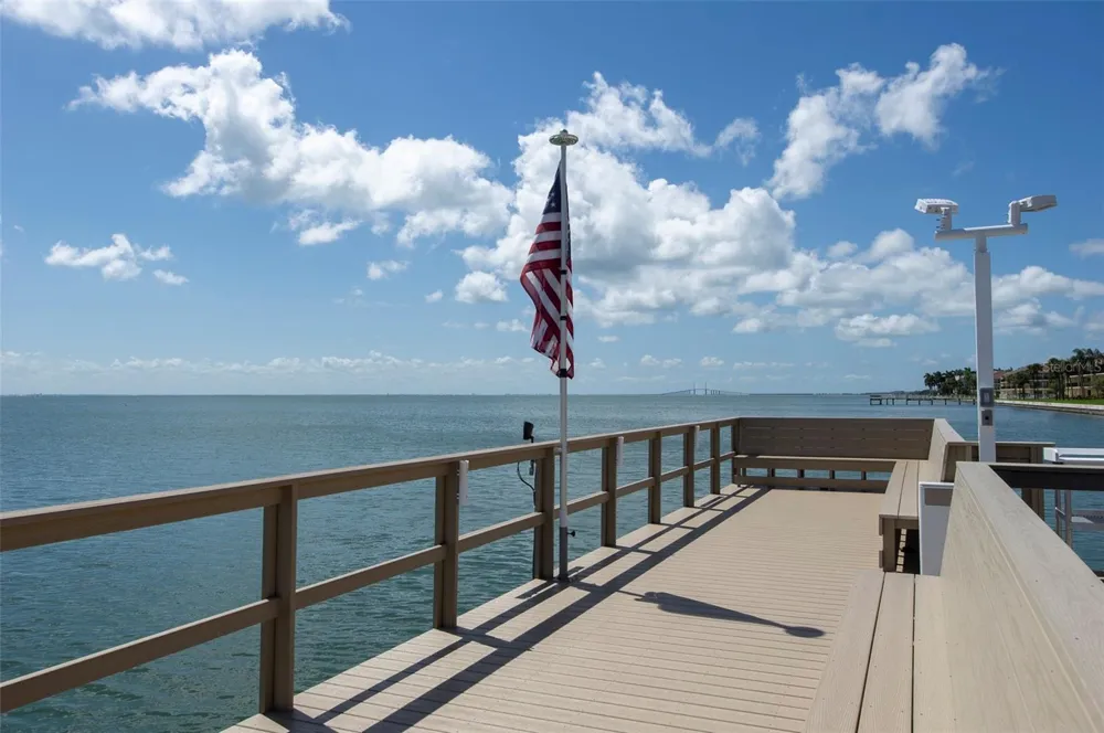 7430 SUNSHINE SKYWAY LANE S #405 St Petersburg, FL 33711