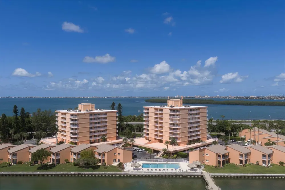 7430 SUNSHINE SKYWAY LANE S #405 St Petersburg, FL 33711