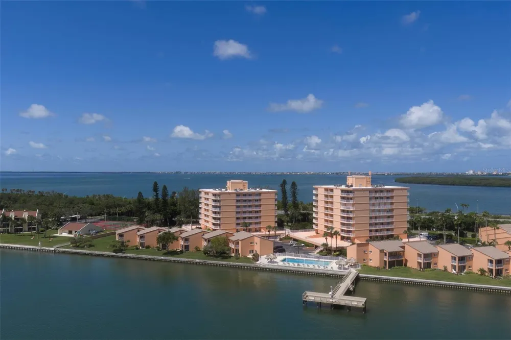 7430 SUNSHINE SKYWAY LANE S #405 St Petersburg, FL 33711