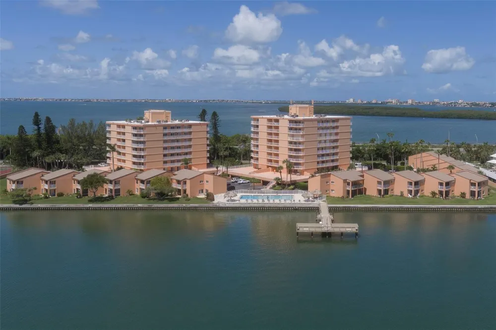 7430 SUNSHINE SKYWAY LANE S #405 St Petersburg, FL 33711