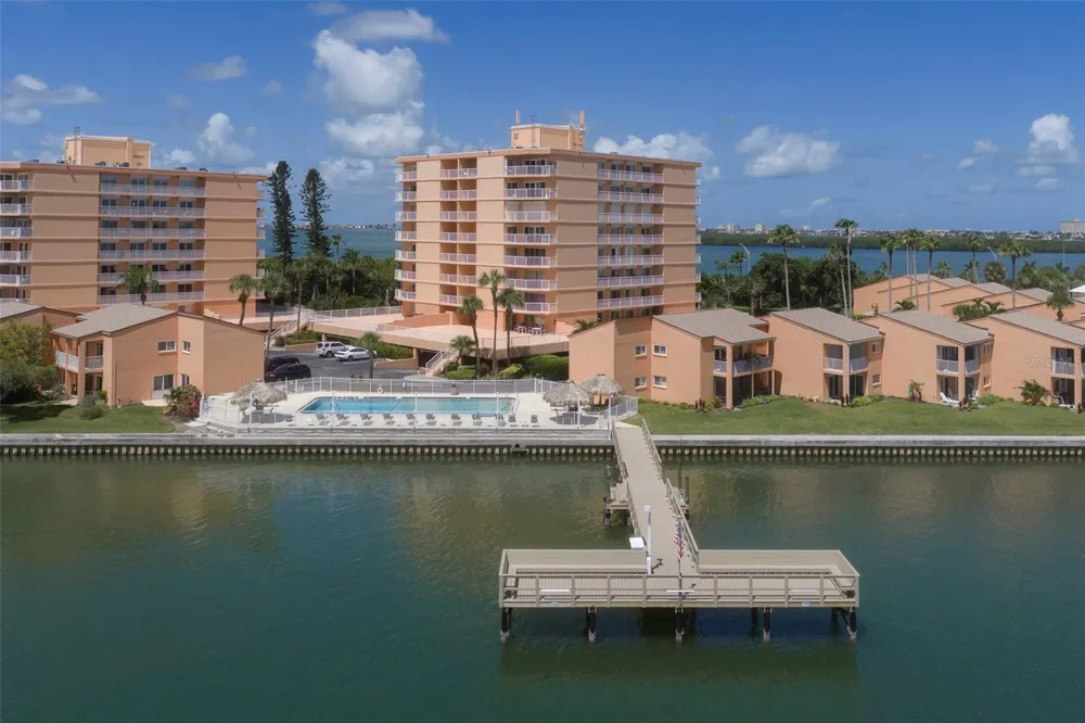 7430 SUNSHINE SKYWAY LANE S #405 St Petersburg, FL 33711