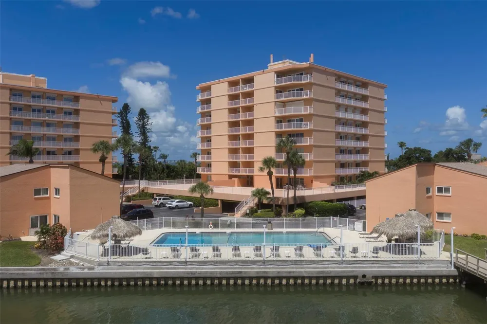 7430 SUNSHINE SKYWAY LANE S #405 St Petersburg, FL 33711