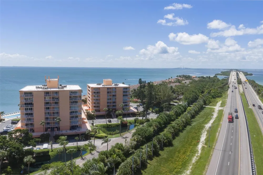 7430 SUNSHINE SKYWAY LANE S #405 St Petersburg, FL 33711
