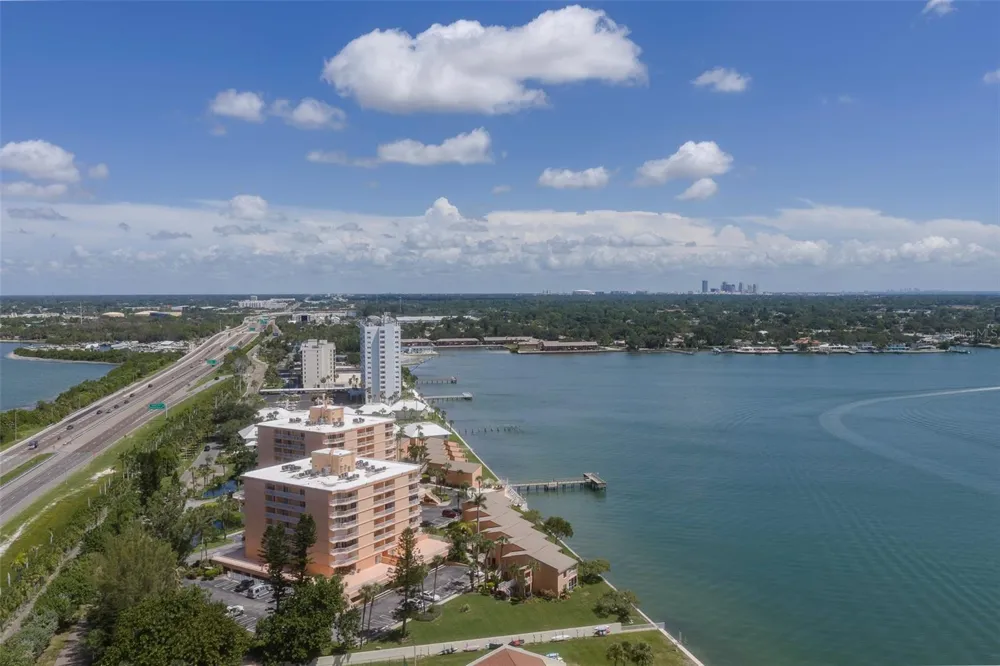 7430 SUNSHINE SKYWAY LANE S #405 St Petersburg, FL 33711