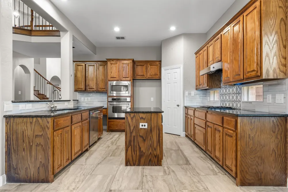 8381 Fullerton Street Lantana, TX 76226