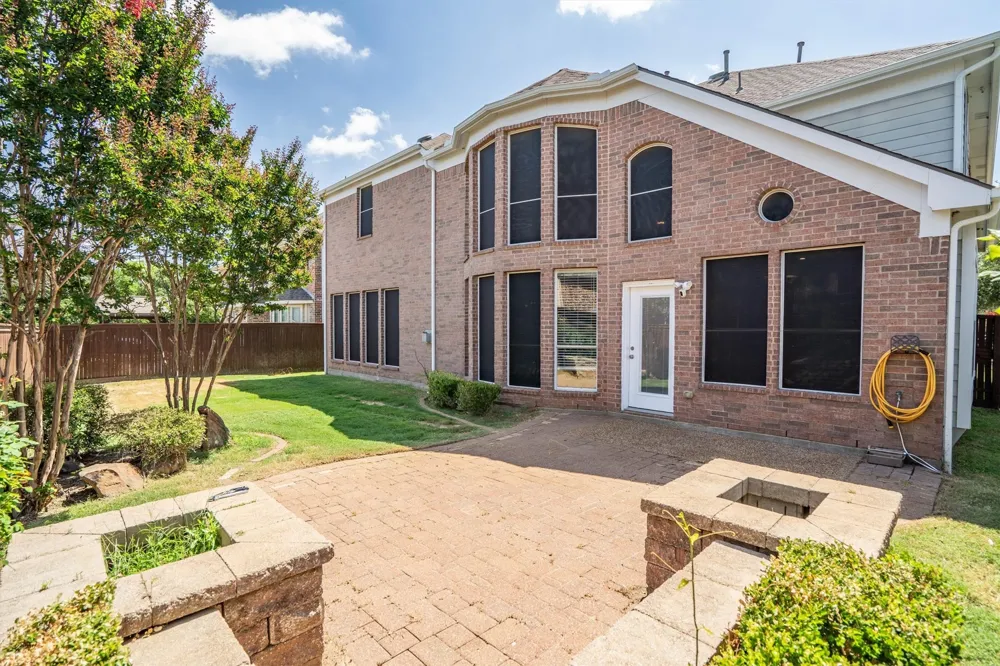 8381 Fullerton Street Lantana, TX 76226