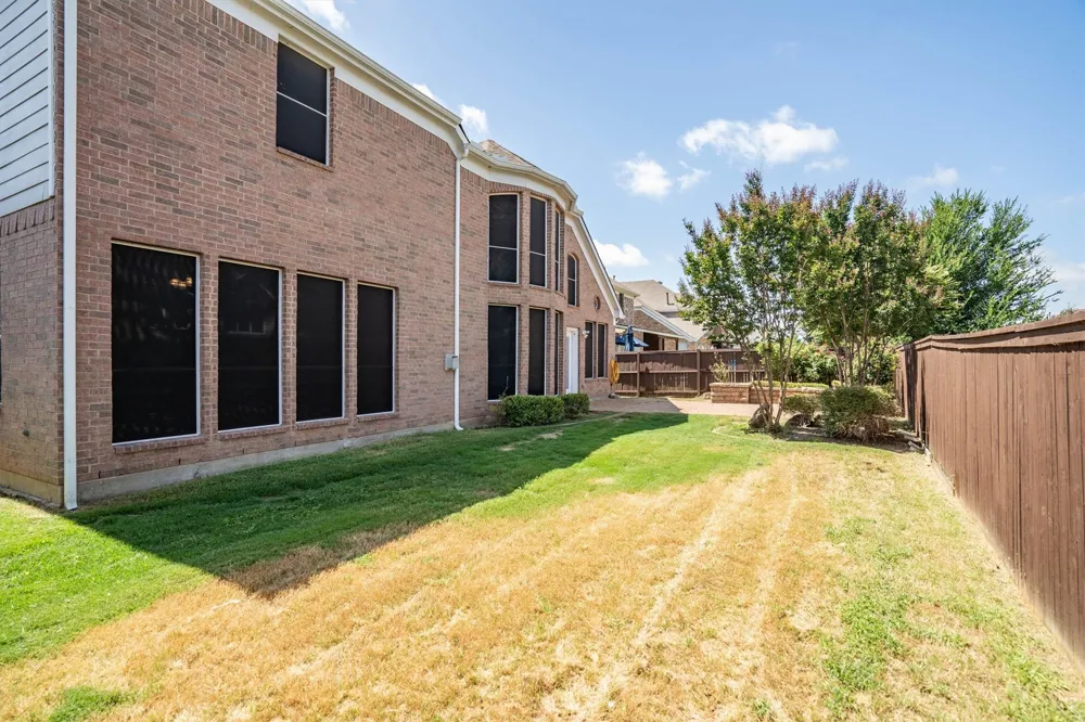 8381 Fullerton Street Lantana, TX 76226