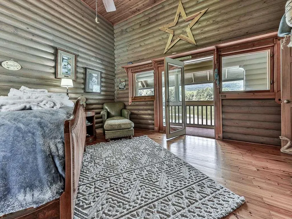 201 Mountainside Parkway Ellijay, GA 30536