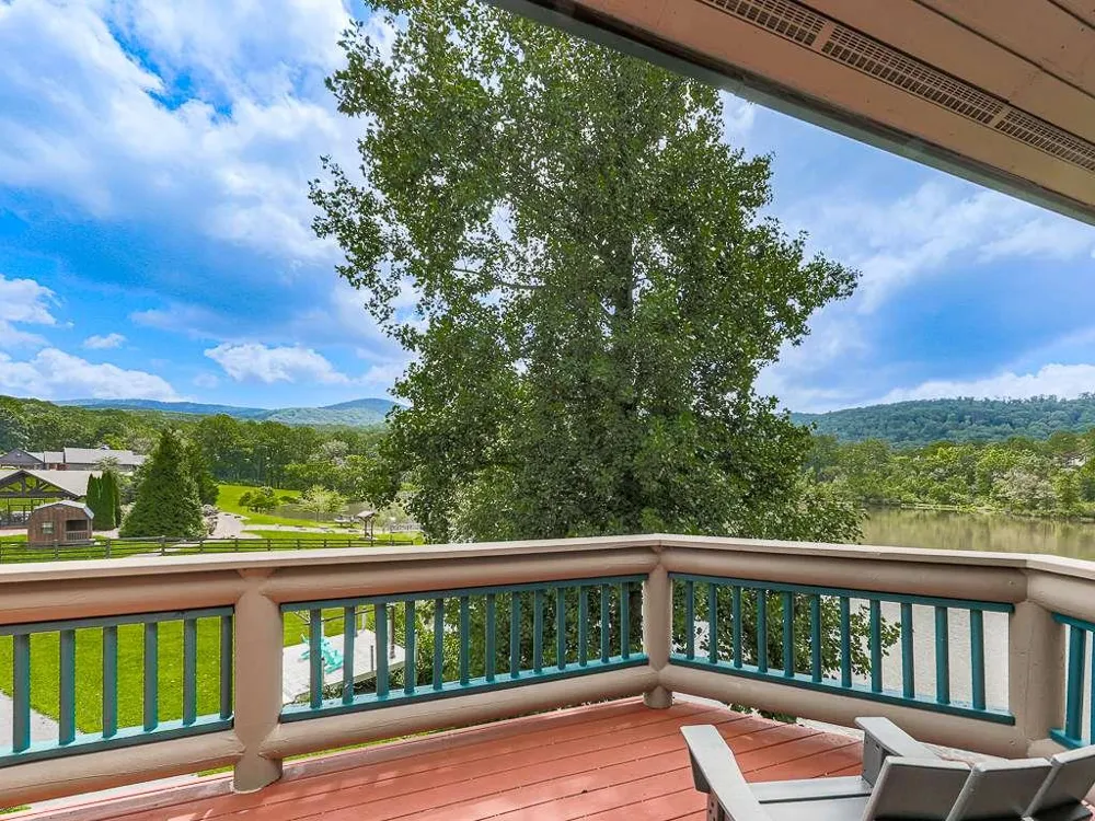 201 Mountainside Parkway Ellijay, GA 30536