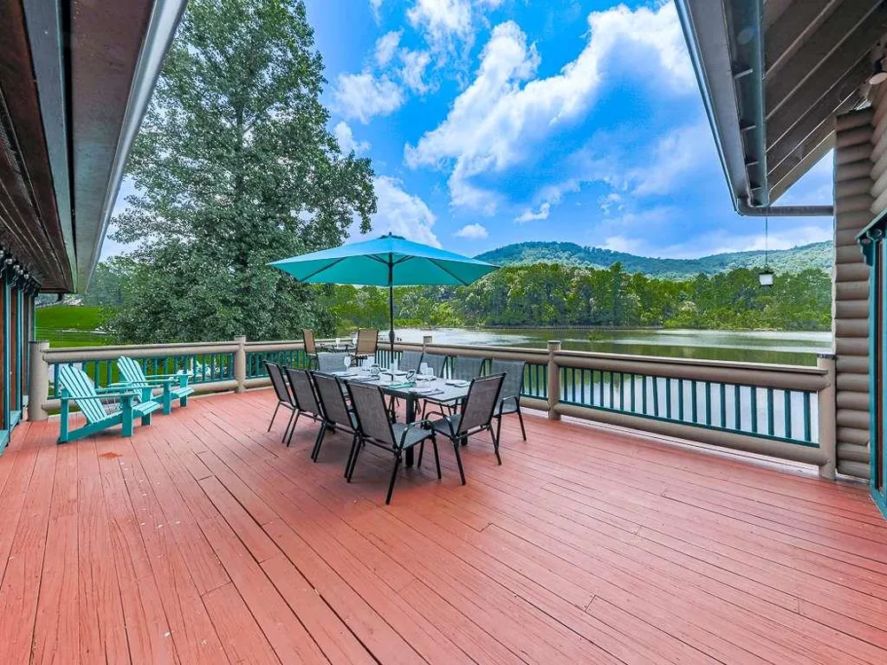 201 Mountainside Parkway Ellijay, GA 30536