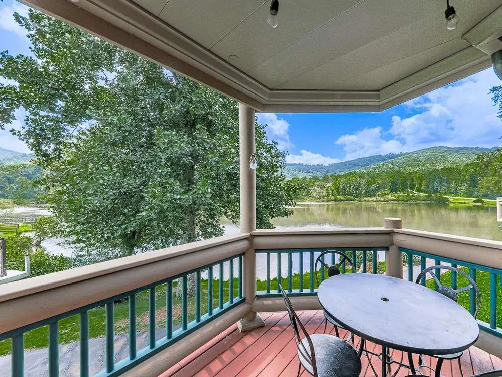 201 Mountainside Parkway Ellijay, GA 30536