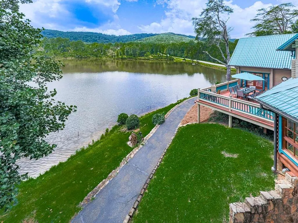 201 Mountainside Parkway Ellijay, GA 30536