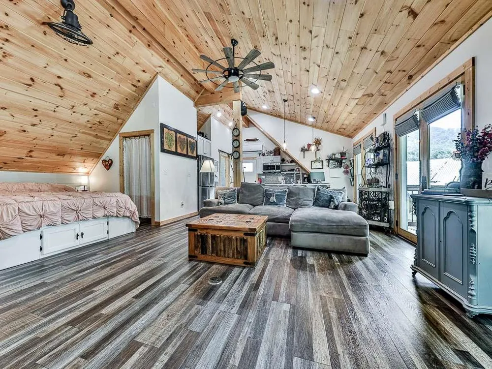 201 Mountainside Parkway Ellijay, GA 30536