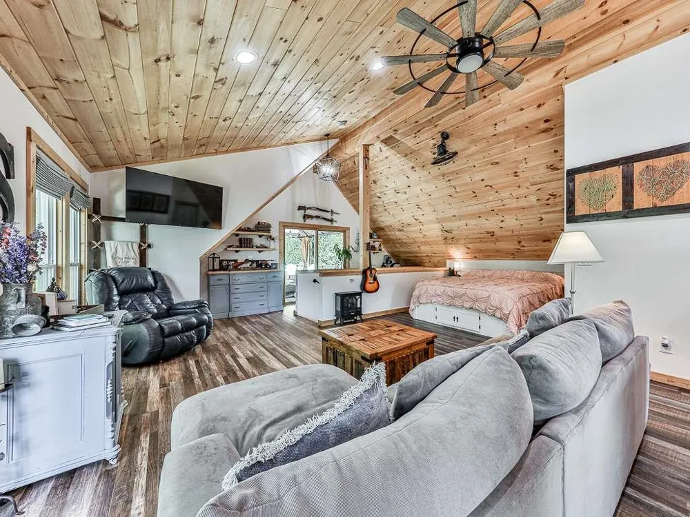 201 Mountainside Parkway Ellijay, GA 30536