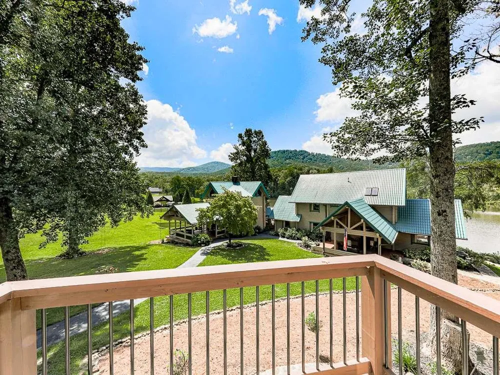 201 Mountainside Parkway Ellijay, GA 30536