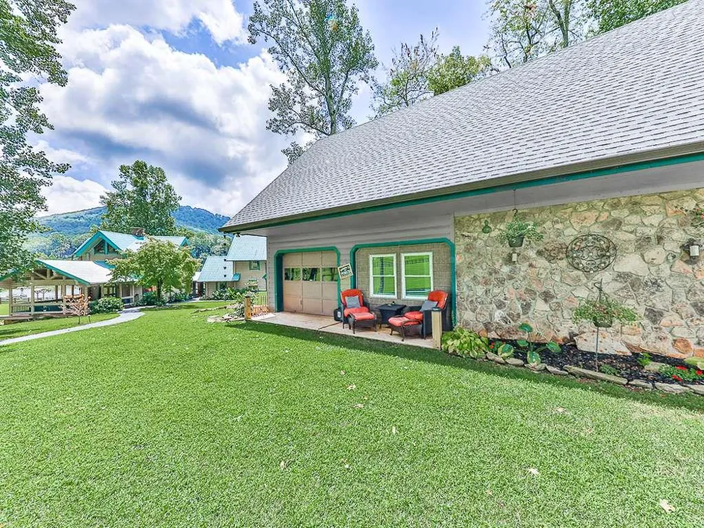 201 Mountainside Parkway Ellijay, GA 30536