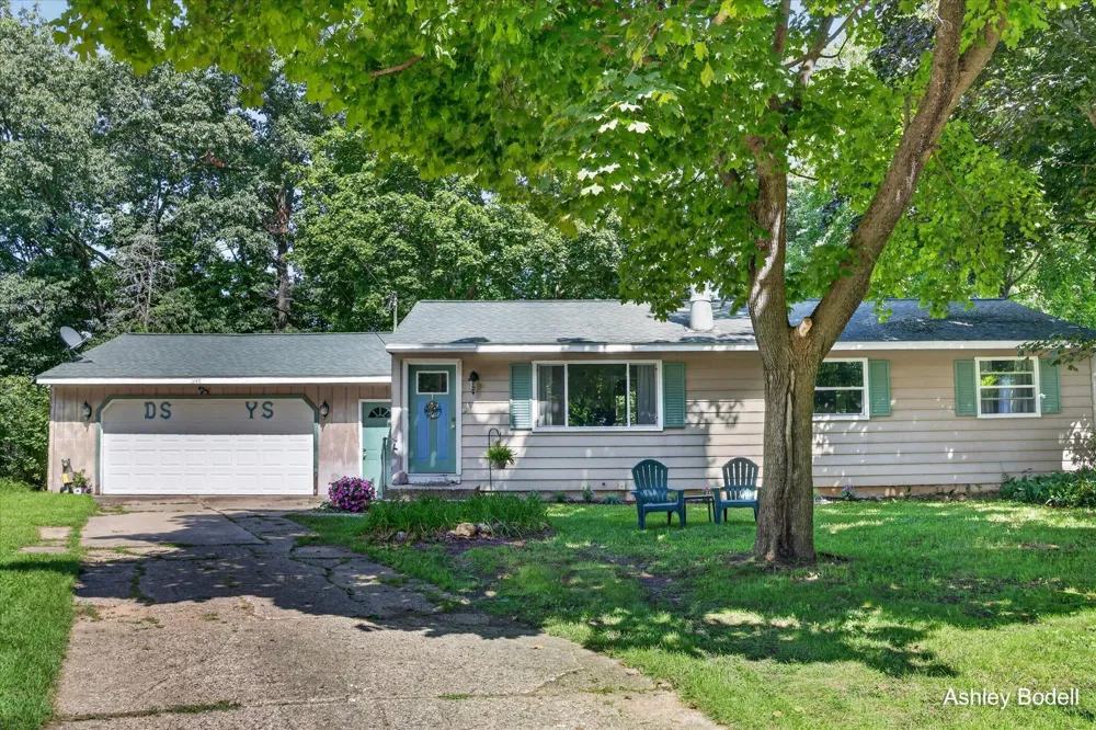 1448 Baywicke Drive SE Lowell, MI 49331