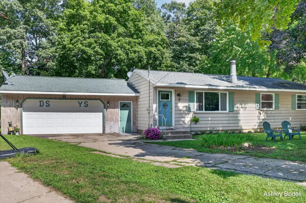 1448 Baywicke Drive SE Lowell, MI 49331
