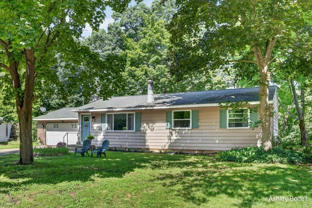 1448 Baywicke Drive SE Lowell, MI 49331