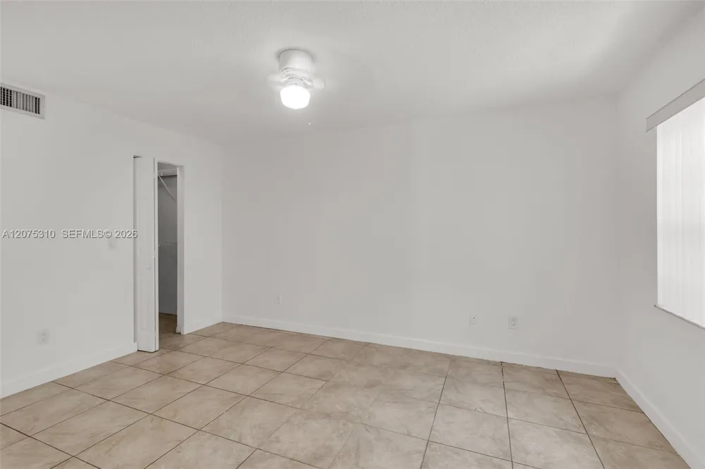 426 NE 210th Cir Ter #103-2 Miami, FL 33179