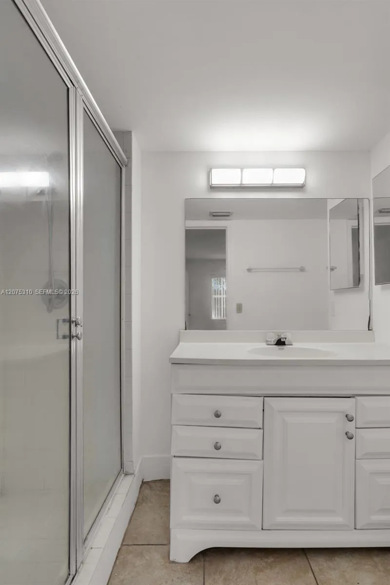 426 NE 210th Cir Ter #103-2 Miami, FL 33179