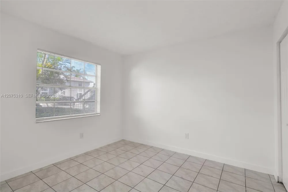 426 NE 210th Cir Ter #103-2 Miami, FL 33179